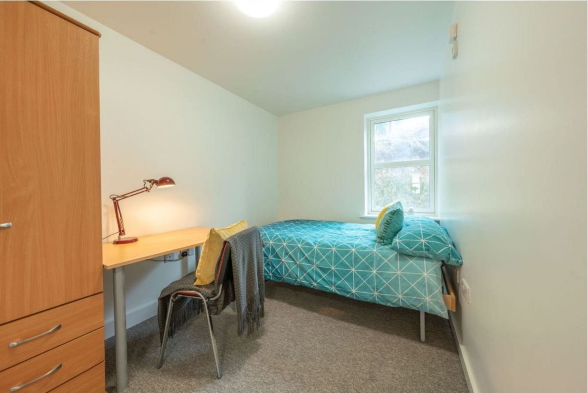 Winchester University Student SuperUni